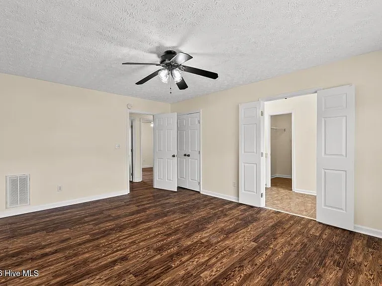 103 Richmond Dr — Photo 16