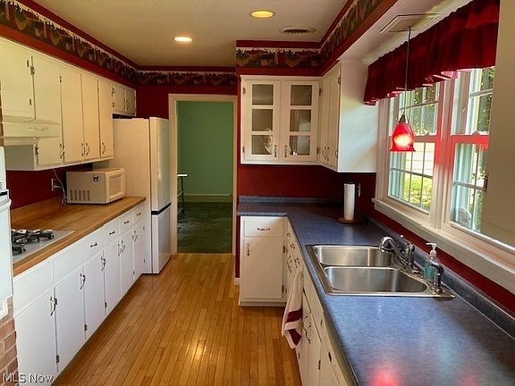 2nd image of 8770 Squirrel Hill Dr NE
