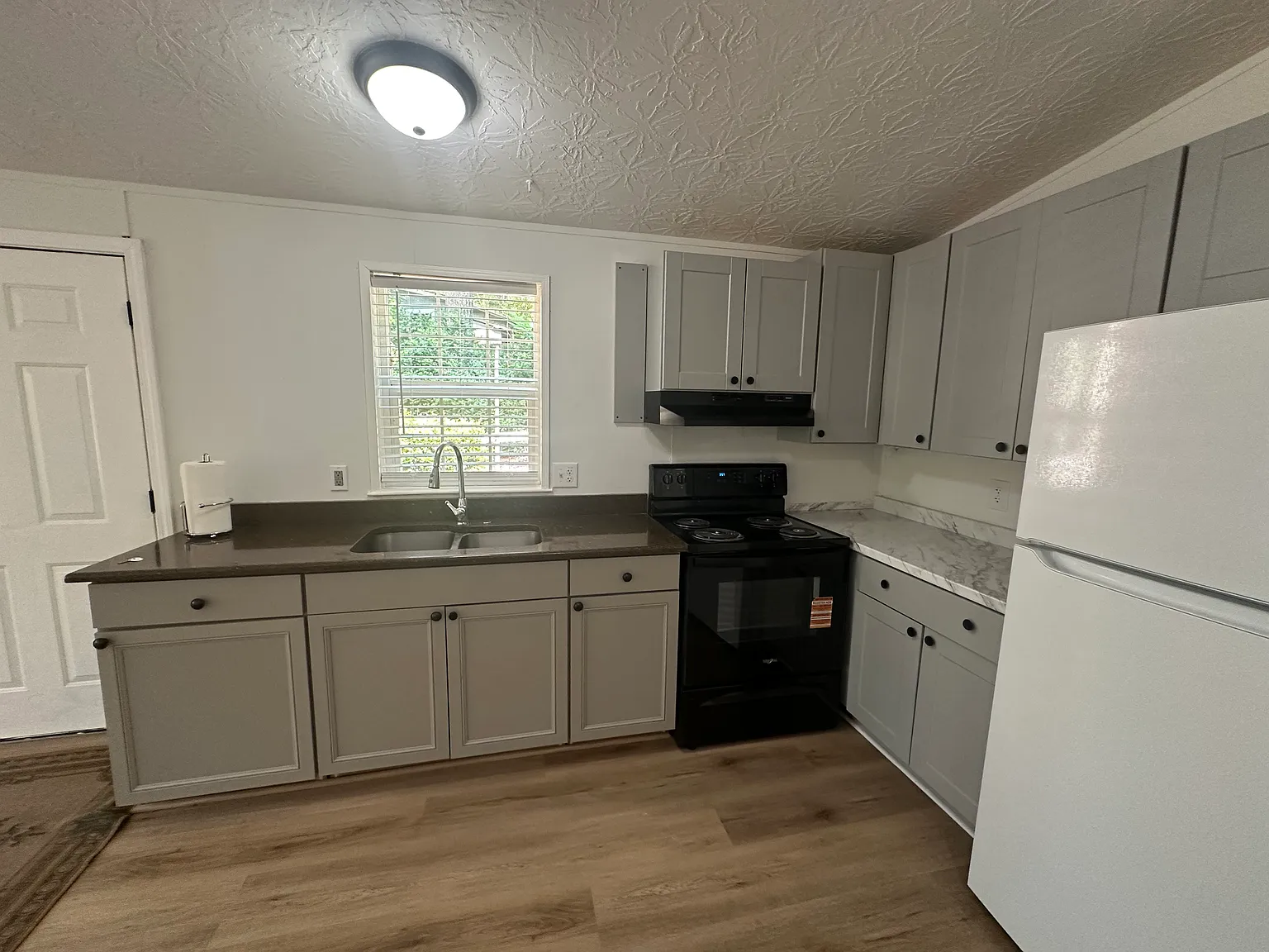 2 bed, 672 sqft, $1,695 — Photo 3