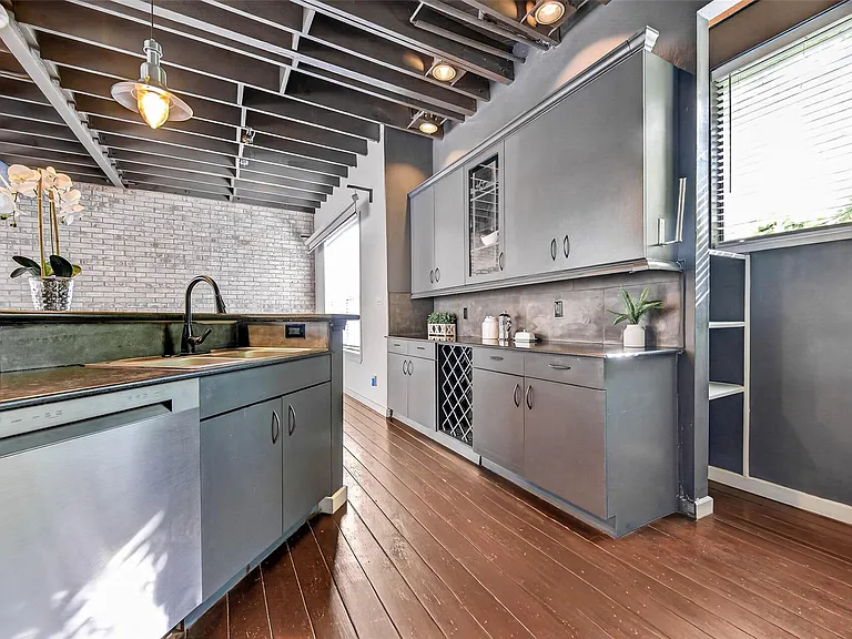 708 W Clay St — Photo 15