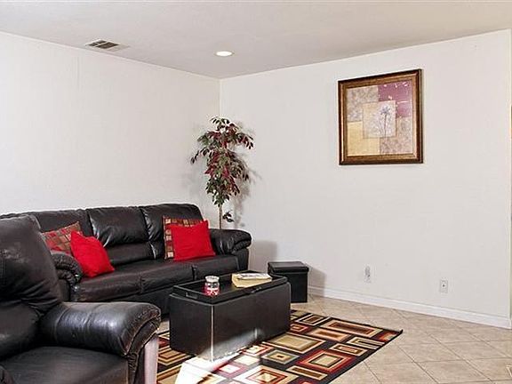 4th image of 748 Hillcrest Dr