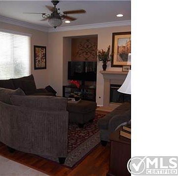 3rd image of 2204 Avenida Mara