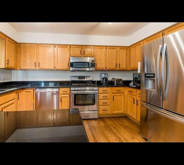 6517 W Belle Plaine Ave — Photo 9