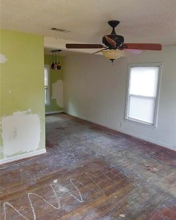 1st image of 1308 E Avenue G