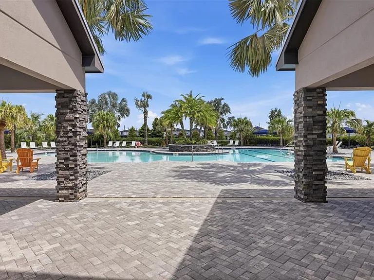 9108 Royal River Cir — Photo 39
