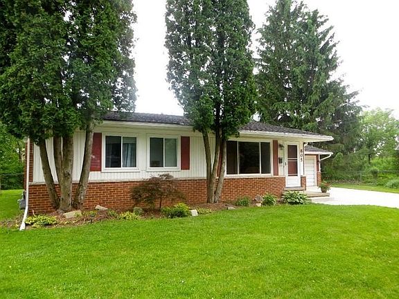 2nd image of 805 Knollwood Ct