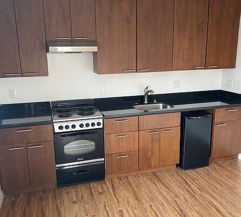 2nd image of 920 Montgomery St APT 308