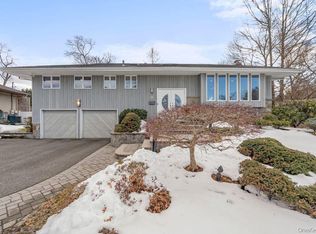 31 Prescott Pl, Old Bethpage, NY 11804