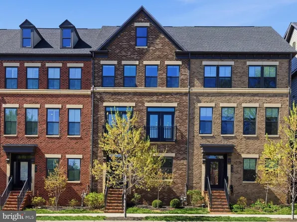 6725 Langston Blvd, Arlington, VA 22205