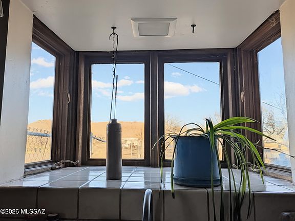 4th image of 590 N San Pedro St