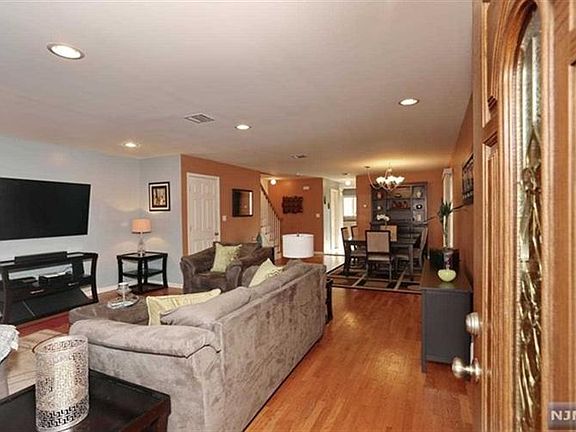 4th image of 488B Jersey Ave