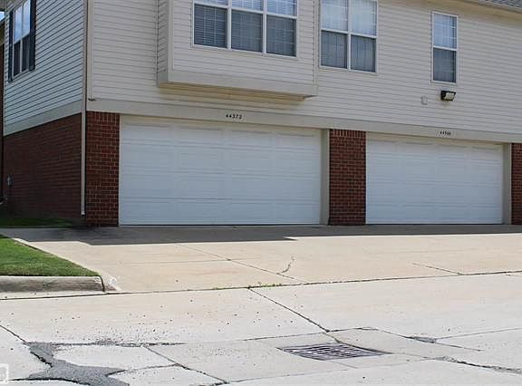 2nd image of 44372 Lakepointe Dr