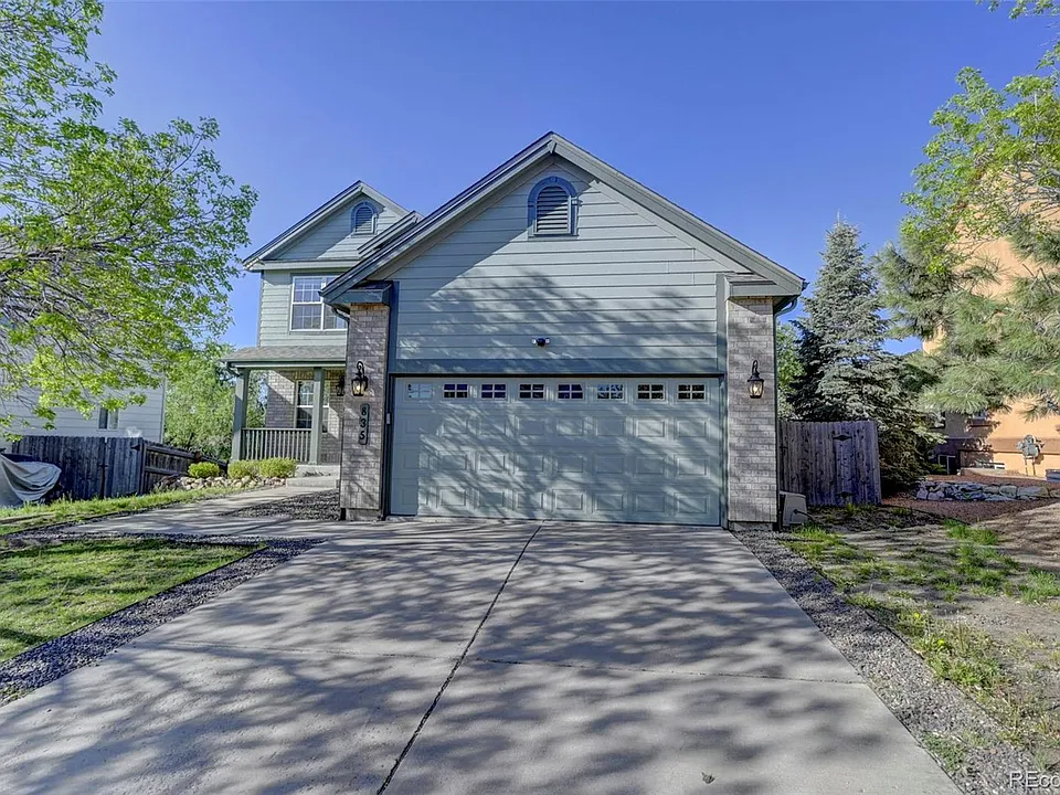 835 Ridgebury Pl