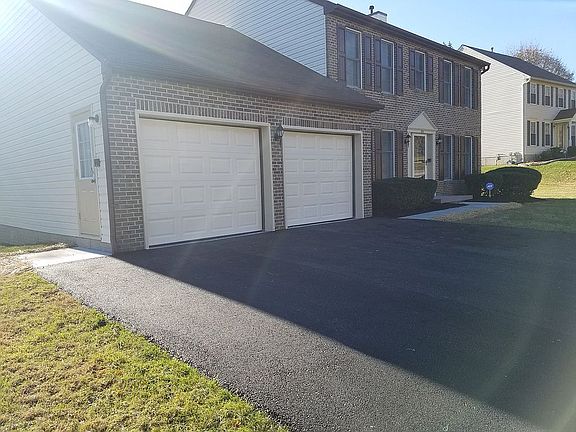 2nd image of 8901 Greens Ln