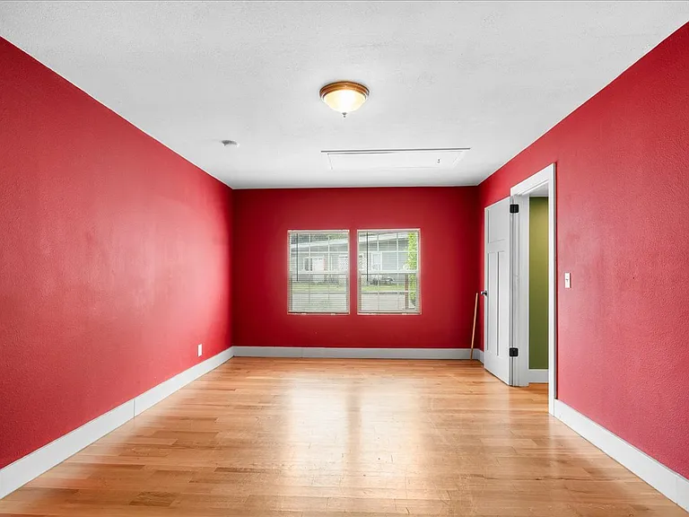 119 Wesley St — Photo 15