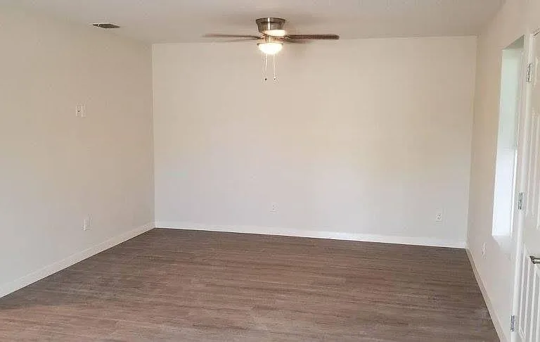 200 S Alex Ave #5 — Photo 12