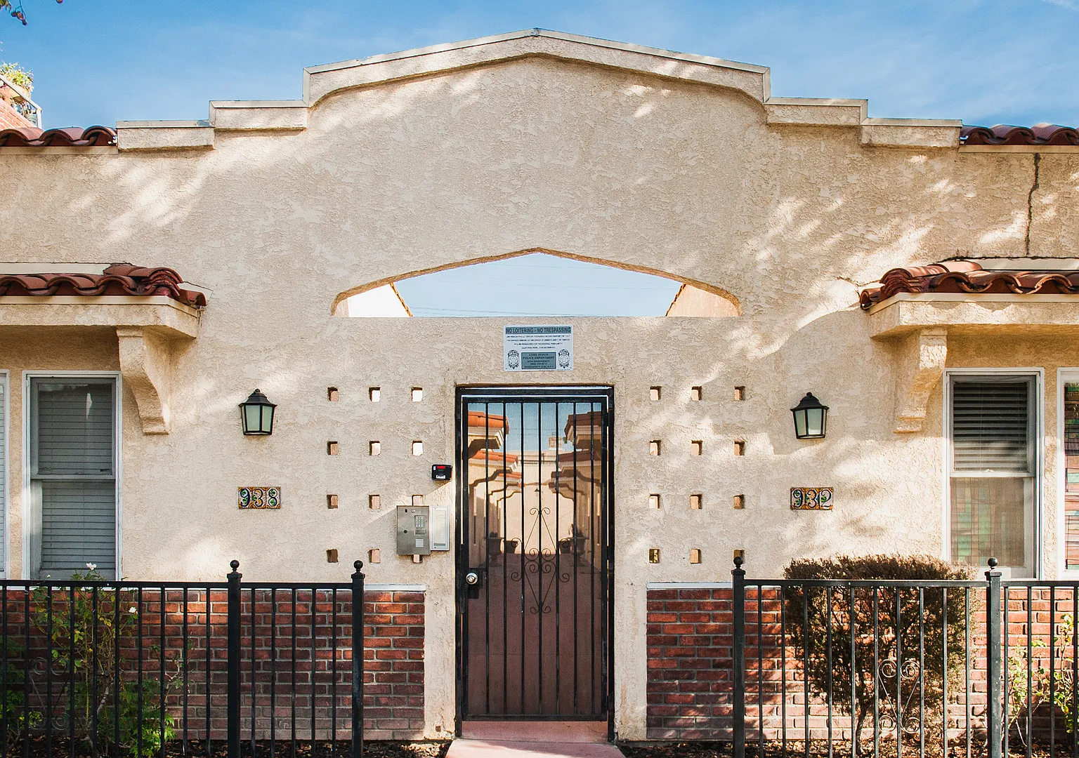 Spanish Style Living In Long Beach! — Photo 2