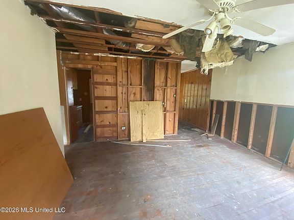 4th image of 110 Oak St