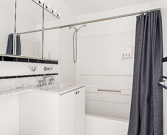 5th image of 315 W 55th St APT 1D