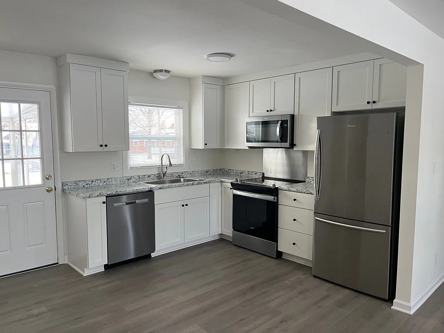 2 bed, 1.5 bath, 1100 sqft, $1,600 — Photo 2