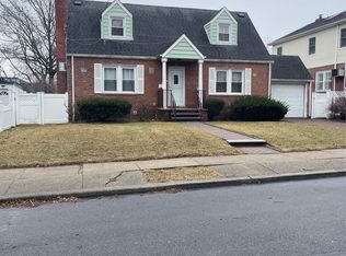 58 Dewitt St, Valley Stream, NY 11580