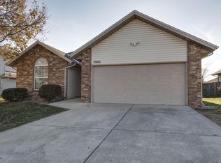 3942 W Kay Pointe Blvd, Springfield, MO 65802