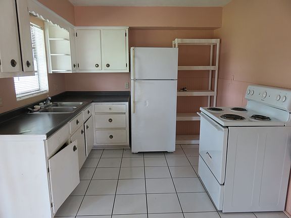 2nd image of 4724 Avon St
