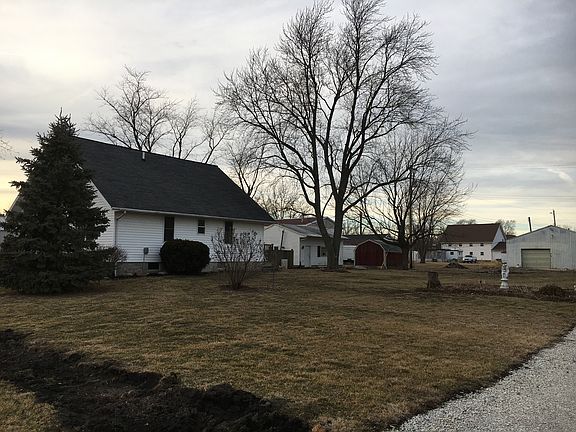 Big side yard Garage behind