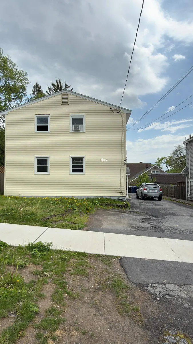 Building Photo - 1006 Sunnycrest Rd #3