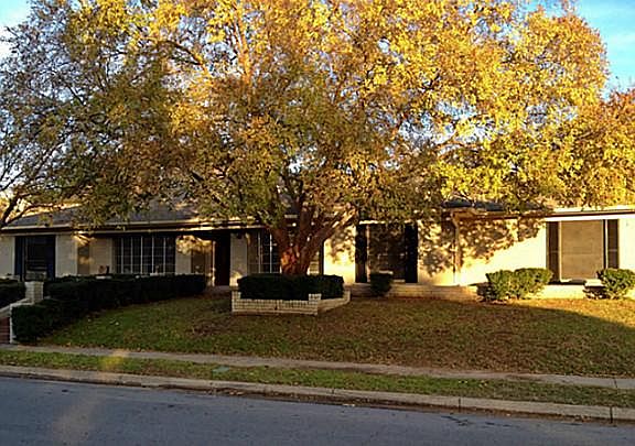 2nd image of 1501 Woodvine Dr