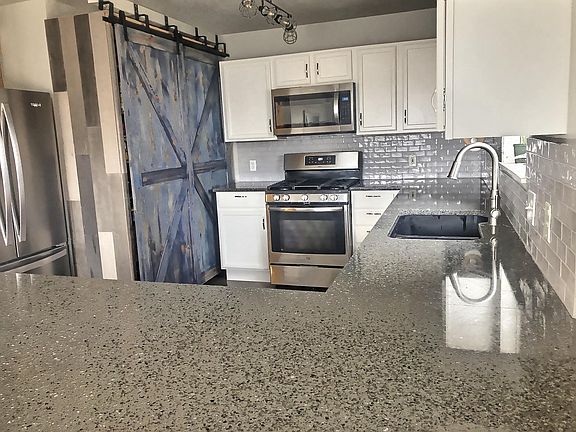 3rd image of 1525 Boswell Dr
