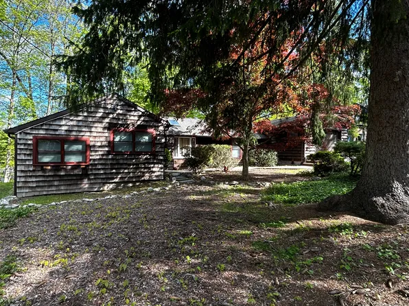 51 Rockledge Rd, Montville, NJ 07045