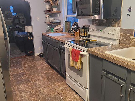 2nd image of 821 Krameria St
