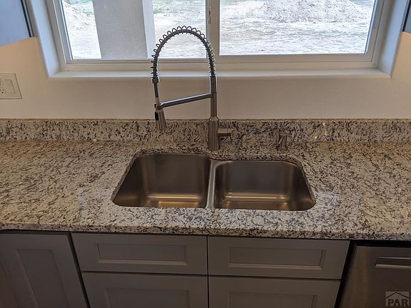 5th image of 1075 W Shenandoah Dr