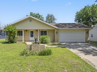 2011 W Northwood St, Bolivar, MO 65613