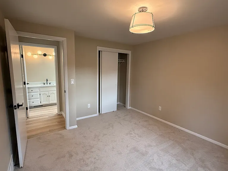 Oakwood Dr — Photo 10