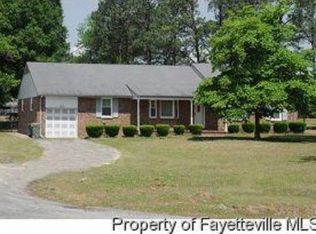 3682 Golfview Rd, Hope Mills, NC 28348