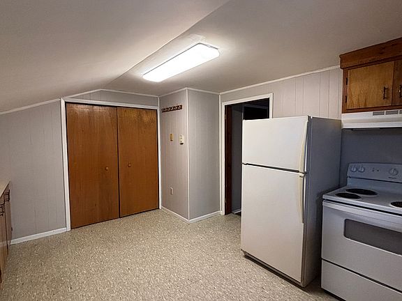 5th image of 106 E Main St #4