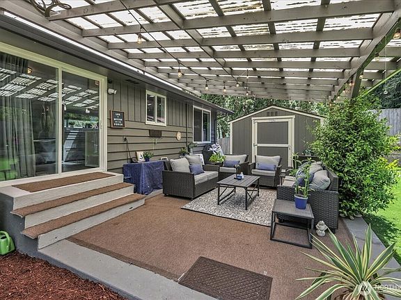 3rd image of 829 Maplewood Avenue
