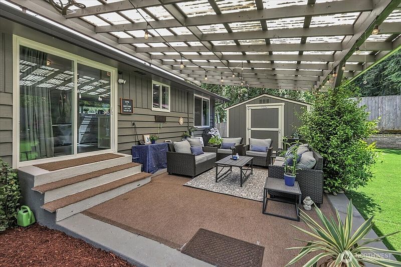 3rd image of 829 Maplewood Avenue