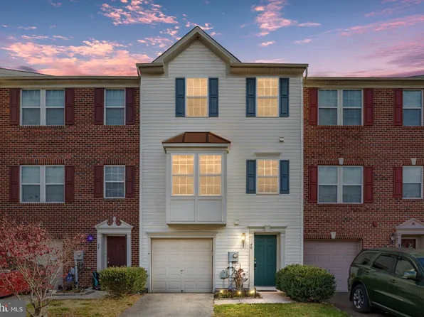 40 Tidewater Ter, Falling Waters, WV 25419