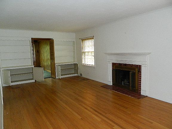 5th image of 935 S Brainard Ave