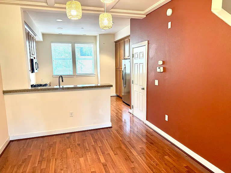 849 Frederick Cmns — Photo 4