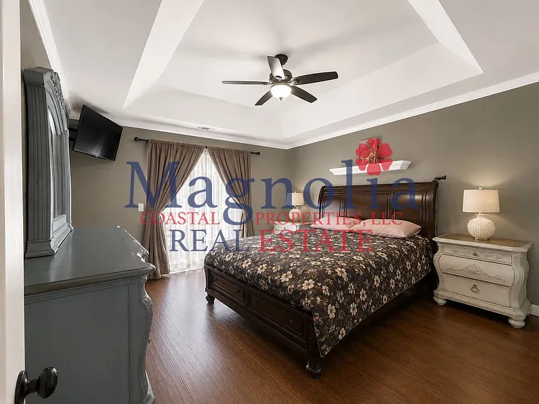 723 Oxford Dr — Photo 17