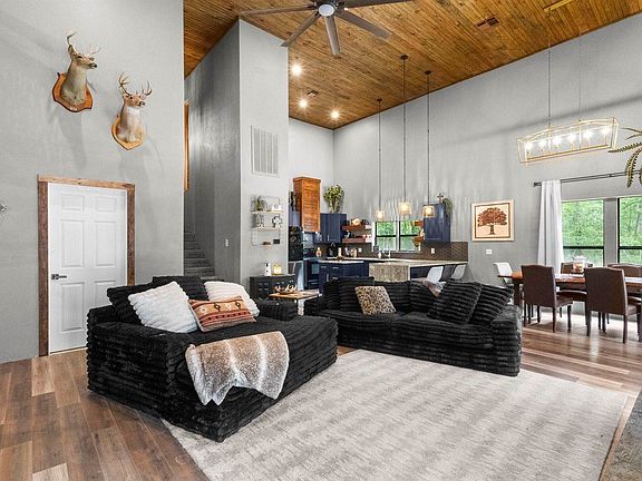 3rd image of 2031 Bobcat Cir