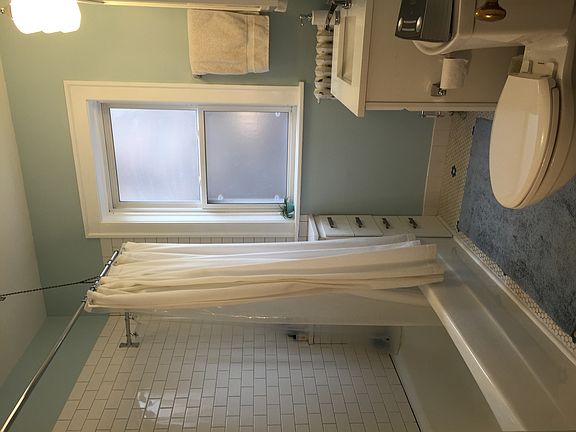 4th image of 4848 N Washtenaw Ave #2