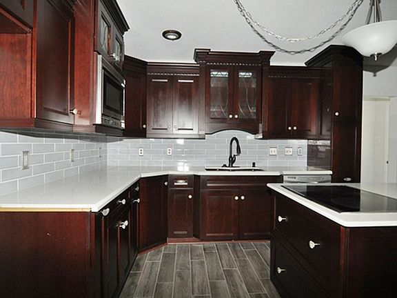 3rd image of 708 Midway Dr W