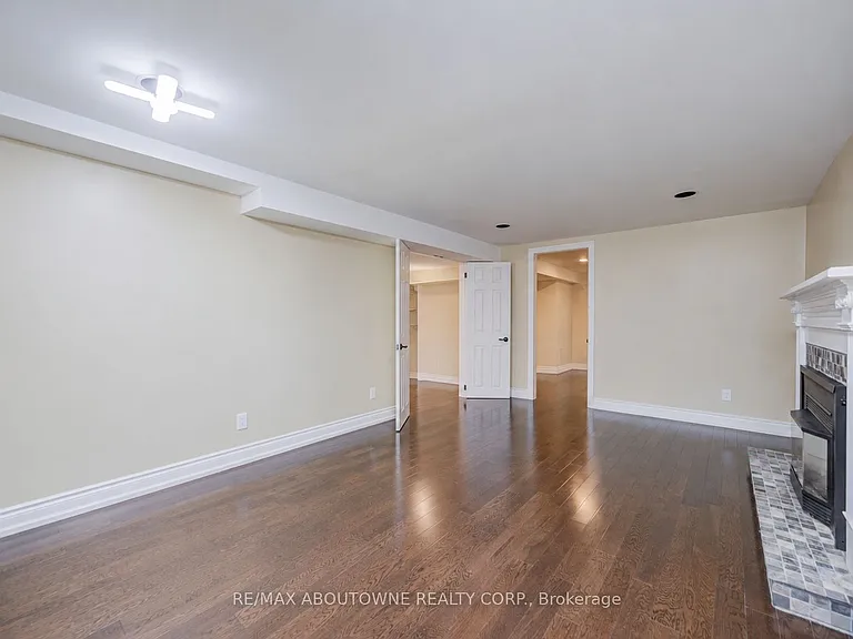 1273 Blackthorn Pl — Photo 33