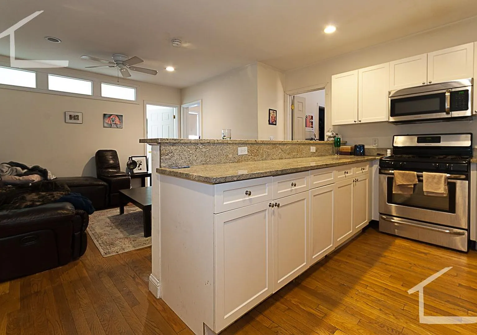Nice 3 bed in Brookline — Photo 2