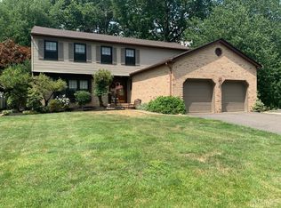 2 Fox Hill Rd, Edison, NJ 08820